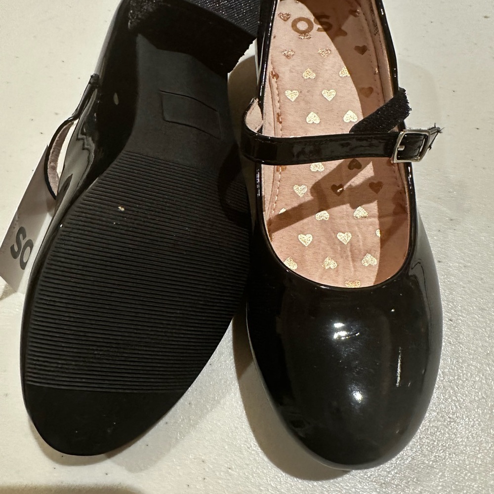 New in box girls size 4 black patent leather shoes by SO